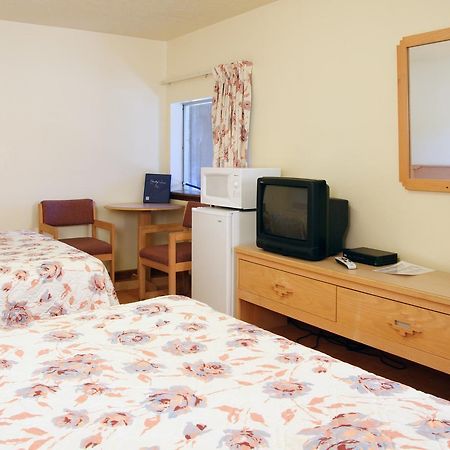 Country Inn Motel Dove Creek Экстерьер фото