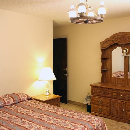 Country Inn Motel Dove Creek Экстерьер фото